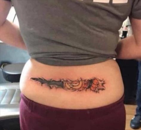 25 Bad Tattoos That Are So Bad, They Almost Amazing... But Still Bad Grime Tattoo, Awful Tattoos, Really Bad Tattoos, Tattoos Funny, Dark Funny, Back Piece Tattoo, Bad Tattoos, When Im Bored, First Tattoo