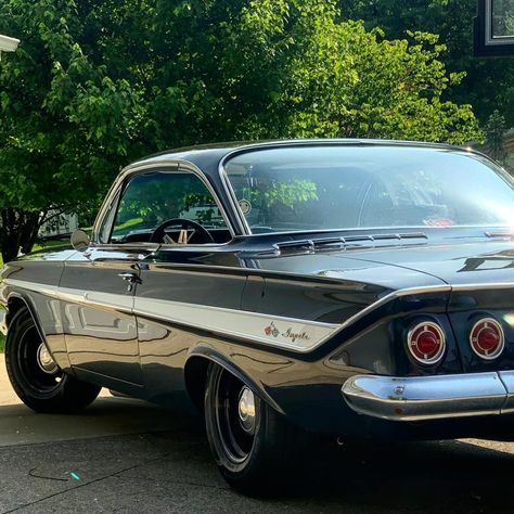 1961 Chevy Impala 1960 Chevy Impala Lowrider, 1963 Chevy Impala Lowrider, 1961 Chevy Impala, 1961 Chevy Impala Bubble Top, 1960 Impala Lowrider, Classic Car Garage, Chevrolet Impala 1967 Supernatural, Lowrider, Old School Cars