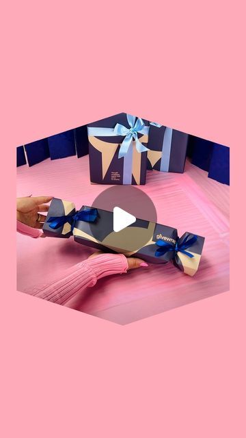 GIVEWRAP | Gift Wrap that Gives to Charity on Instagram: "Father’s Day Gift Idea #3 - Socks. For Dad. Groundbreaking. #ifkyk 

#GiveTwiceWithGivewrap 

-
#reels #reelsinstagram #howtowrap#instagramreels #wrapping #howtofold #folding #diycraft #tutorial #giftwrapping #giftideas #giftwrap #wrappingpaper #diy #craft #giftwrappingtutorial #wrappingpresents #gifts #giftwrappingideas #wrappinghacks #hacks #sydney #Australia#giftsforher #giftsforhim" Wrapping Hacks, Holiday Candies, Ideas Bautizo, Gift Wrapping Tutorial, Xmas Wrapping, Folding Towels, Gift Wrapping Techniques, Wrapping Presents, Unique Gift Wrapping