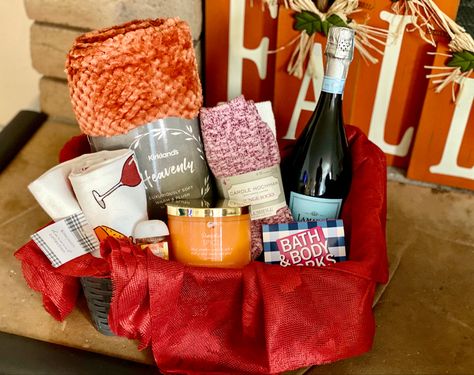 Christmas Gift Basket For In Laws, Christmas Basket For Mother In Law, Mother In Law Gift Basket Ideas, Mother In Law Birthday Gift Ideas, Mother In Law Christmas Gift Ideas, Gift Basket Homemade, Holiday Gift Baskets Christmas, Mother In Law Gift Ideas, In Law Gift Ideas