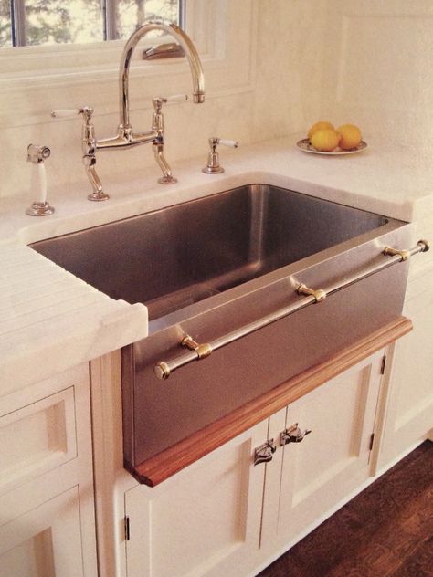 Farmhouse sink with towel bar! Farmhouse Sink With Towel Bar, Apron Sink With Towel Bar, Fluted Farmhouse Sink, Kitchen Towel Hanging Ideas, 1910 House Interior, Sink With Towel Bar, Kitchen Apron Sink, Barn Sink, Towel Hanging Ideas