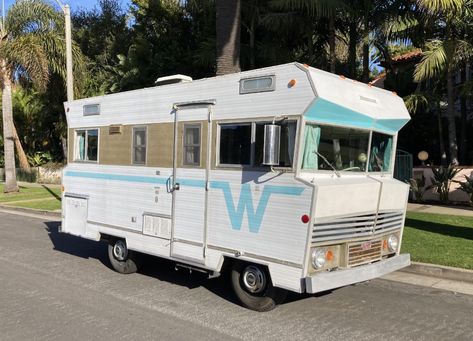 Retro 1960s Survivor: A Classic Winnebago F17 Camper Lotus Car, Off Road Racing, Van Home, Popular Mechanics, Small Engine, Running Gear, Mobile Homes, Car Ford, Camper Trailers