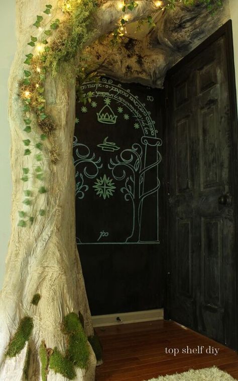 Lord Of The Rings Wall Decor, Fairy Theme Room Ideas, Fantasy Room Design, Fantasy Room Ideas, Storybook Bedroom, Fantasy Playroom, Wall Tree Decor, Elven Decor, Forest Room Ideas