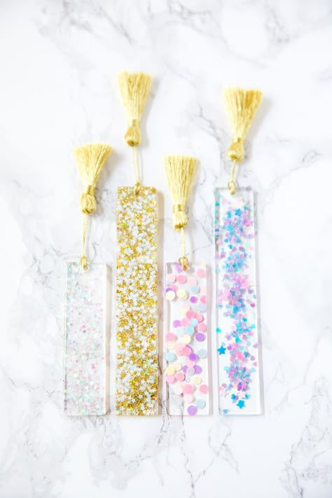 how to make a bookmark with sprinkles How To Make A Resin Bookmark, How To Make Acrylic Bookmarks, Resin Bookmarks How To Make, Diy Resin Bookmarks, Epoxy Bookmark Ideas, Resin Bookmarks Ideas, How To Make A Bookmark, Resin Book Marks, Resin Bookmark Ideas