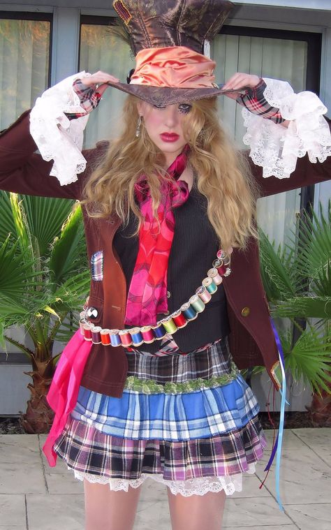 Cute Mad Hatter Costume Female, Simple Mad Hatter Costume, Mad Hatter Womens Costume Diy, Mad Hatter Girl Costume, Diy Mad Hatter Costume For Women, Mad Hatter Outfit Ideas, Mad Hatter Costume Female Diy, Mad Hatter Costume Female, Mad Hatter Diy Costume