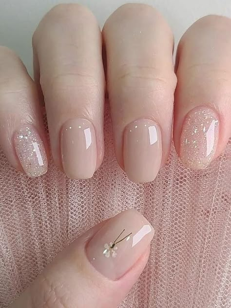 Minimal Nails Art, Unghie Nail Art, Hello Nails, Nude Nail Designs, Subtle Nails, Simple Gel Nails, Minimal Nails, Casual Nails, Work Nails