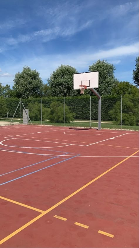 Lapangan Basket Aesthetic, Basketball Court Outside, School Basketball Court, Basketball Ground, Basketball Court Background, Zepeto Wallpaper, Basket Wallpaper, Outdoor Basketball Court, Bola Basket