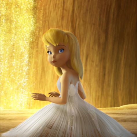 Tink looks like a porcelin doll in her beautiful white dress Tinkerbell 3, Tinkerbell Wallpaper, Tinkerbell Movies, Tinkerbell Pictures, Tinkerbell And Friends, Tinkerbell Disney, Tinkerbell Fairies, Pixie Hollow, Images Disney