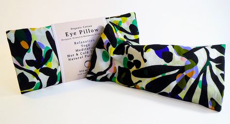 Yoga Eye Pillow, Organic Cotton Pillows, Yoga Pillow, Soft Eyes, Eye Pillow, Relaxing Yoga, Organic Beauty Brands, Tired Eyes, Eye Pillows