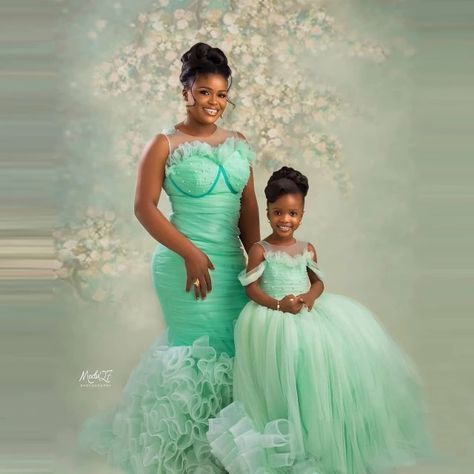 Dresses For Birthday Photoshoot, Dresses For Birthday, Kids Formal Dresses, Daughter Dress, Mother Daughter Dress, Mommy And Me Dresses, Lace Styles, Mommy Daughter, Flower Girl Dresses Tulle