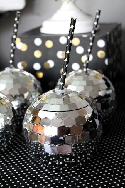 Nye Party Ideas, Beatles Themed Party, Prom Theme Party, Disco Theme Party, Silver Party Decorations, Sweet Sixteen Birthday Party Ideas, 17th Birthday Ideas, Disco Birthday Party, Disco Party Decorations