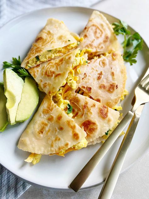 Just Egg Quesadilla - Vegan Breakfast Quesadilla - THE VGN WAY Vegan Cheese Quesadilla, Vegan Breakfast Quesadilla, Just Egg Recipes, Egg Recipe Ideas, Quesadilla Vegan, Dietary Foods, Egg Quesadilla, Egg Quiche Recipes, Xmas Brunch