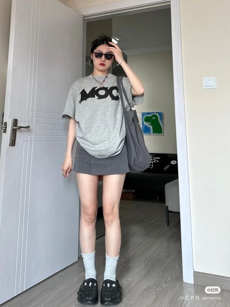 Crocs Outfit, Simple Style Outfits, Tiktok Outfits, Denim Skirt Outfits, Fashion Top Outfits, Korean Girl Fashion, Casual Chic Outfit, Simple Trendy Outfits, Basic Outfits