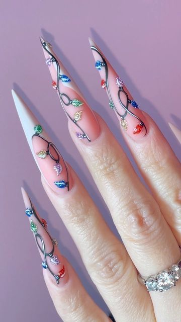 Christmas Stilleto Nails Designs, Christmas Nails Stilleto Shape, Pointy Christmas Nails, Holiday Nails Stiletto, Christmas Stiletto Nails Designs, Christmas Stilleto Nails, Stiletto Nails Christmas, Christmas Stiletto Nails, Stiletto Christmas Nails