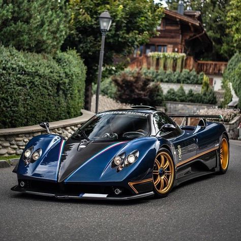 EngineeringAuto on Instagram: “Blue Carbon Fibre Pagani Zonda Unica • 📸 @carsbypol • • #pagani #zonda #paganizonda #carsinstagram #supercarsdaily #carsforlife…” Pagani Zonda, Pagani Huayra, Car Aesthetic, Car Bag, Blue Car, Fancy Cars, Pretty Cars, Italian Cars