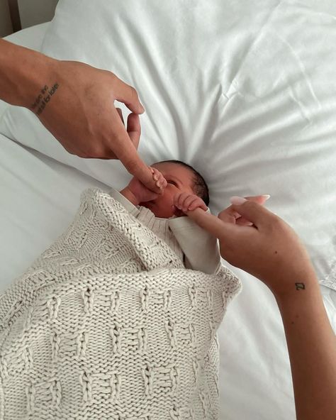 Britney De Villiers | Greyson Gibbs-White 🤍 8.11.23 | Instagram Vom Avea Un Copil, Future Mommy, Foto Baby, Mommy Baby, روتين العناية بالبشرة, Newborn Shoot, Future Mom, Words Of Affirmation