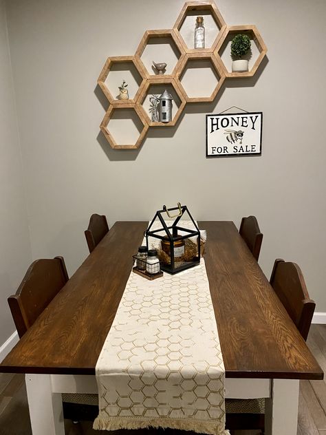 Sunflower Themed Kitchen Farmhouse, Bee Dining Room Decor, Bees Kitchen Decor, Honey Theme Kitchen, Honey Themed Kitchen, Bee Themed Living Room, Honey Bee Bathroom Theme, Bee Inspired Kitchen, Honey Kitchen Decor