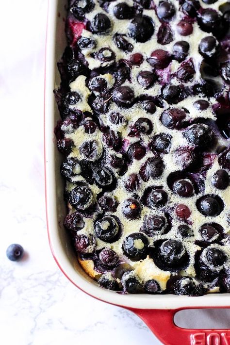 Blueberry Clafoutis, Easy Blueberry Desserts, Easy French Recipes, Clafoutis Recipes, Rustic Dessert, Julia Child Recipes, Fast Desserts, Blueberry Desserts, Dessert Aux Fruits