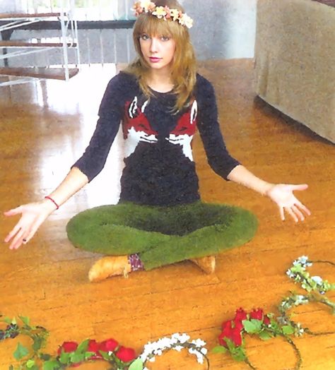 Taylor Swift Old Instagram Posts, Taylor Swift Old Instagram, Taylor Swift 2012, Old Instagram, Folklore Evermore, Blonde Cat, Taylor Smith, All About Taylor Swift, Swift Photo