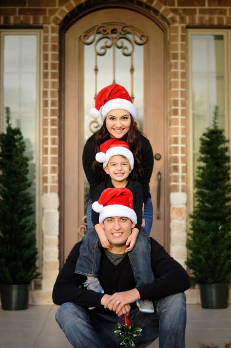 Christmas card pictures, Family pictures, holiday photos, Santa hats, Christmas portraits, holiday photo ideas Santa Hat Family Photos, Santa Family Pictures Outfits, Family Xmas Pictures, Santa Family Pictures, Diy Family Christmas Photos, Family Of 3 Christmas Pictures, Family Christmas Card Pictures, Christmas Photography Family, Hats Christmas