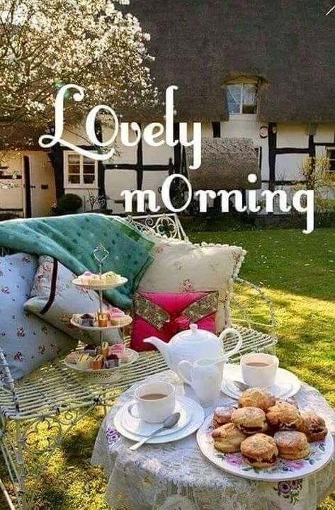 Cottage Interior Design, Cottage Interior, Afternoon Tea Parties, Thatched Cottage, Chocolate Caliente, English Tea, My Cup Of Tea, Vintage Party, English Cottage