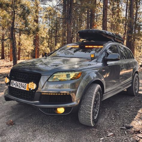 Audi Q7 Gen1 overland build with LED light bars and A/T tires. Find out about lifting an Audi Q7 in our article! Audi Q7 Offroad, Audi Overland, Audi Q5 Offroad, Suv Overland, Porsche 4x4, Toyota Tacoma Off Road, Jeep Names, Volvo V40 Cross Country, Overland Build