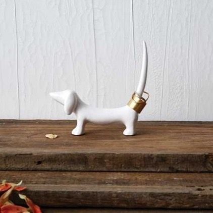 https://buff.ly/2vRQJCz |Keep your rings in a safe place with this stoneware Dachshund ring holder. #dachshund #ringholder #doglovers #fun #bravahomedecor #dog #dogdecor Glam Jewelry, Porcelain Jewelry, Clay Art Projects, Ceramics Ideas Pottery, Morganite Engagement Ring, Antique Farmhouse, Diy Clay, Jewelry Holder, Clay Projects