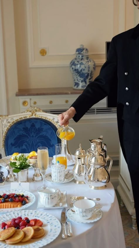 Just the way you deserve to begin your day: with a champagne breakfast delivered to your Suite. 🥂✨ #ChampagneBreakfast #BreakfastatTheRitz #TheRitz #Suite Food Room Design, Royal Breakfast Aesthetic, Hotel Management Hospitality Aesthetic, Hotel Video Ideas, Luxury Breakfast Aesthetic, Luxury Breakfast In Bed, Hotel Breakfast Aesthetic, Luxury Restaurant Food, Old Money Food