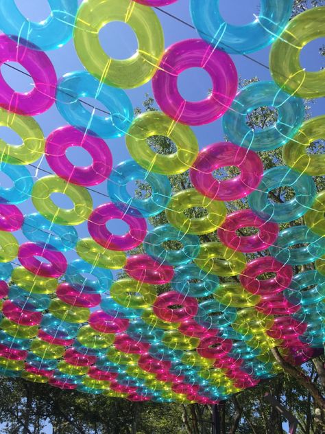 Summer Festival Decorations, Street Decoration Ideas, Festival Props, Rave Wedding, Festival Themed Party, Light Fest, Summer Club, Store Window Displays, Festival Theme