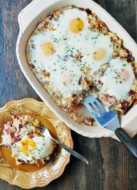 Corned Beef Hash Casserole, Breakfast Casserole With Tater Tots, Casserole With Tater Tots, Corned Beef Hash Breakfast, Cheese Hashbrown Potatoes, Hashbrown Potatoes, Ham Breakfast Casserole, Corned Beef Hash Recipe, Baked Pumpkin Oatmeal