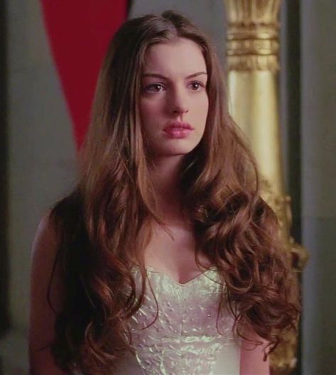 Anne Hathaway Hair, Emmanuelle Vaugier, Ella Enchanted, Female Actresses, Anne Hathaway, Iconic Women, Pretty Hairstyles, Beauty Fashion, Hair Goals