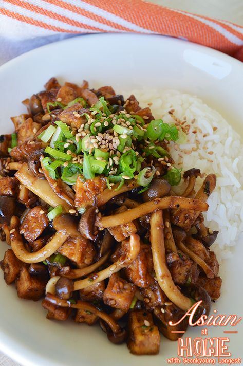 Vegan Korean Bulgogi Recipe - Seonkyoung Longest Bulgogi Vegan, Mushroom Bulgogi, Vegan Bulgogi, Vegan Korean Food, Tofu Mushroom, Korean Bulgogi, Bulgogi Recipe, Vegan Asian Recipes, Asian Recipe