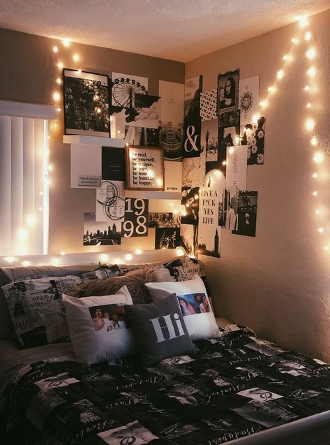 Small Room Ideas Black Aesthetic, Tomboy Bedroom Ideas, Tomboy Room Ideas, Red Dorm Room, Tomboy Bedroom, Girl Bedroom Designs Teenagers, Red Dorm, Teenager Bedroom Design, Teen Room Designs