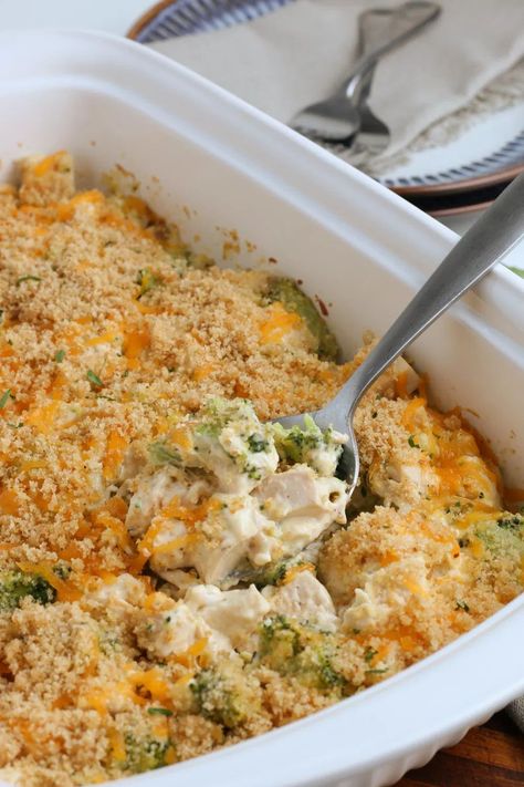 Chicken Feta Casserole, Chicken Divan Casserole With Rice, Chicken Divan Recipe Easy, Chicken Devine, Super Easy Casseroles, Chicken Breast Casserole Recipes, Chicken Breast Casserole, Chicken Divan Casserole, Chicken Divan Recipe