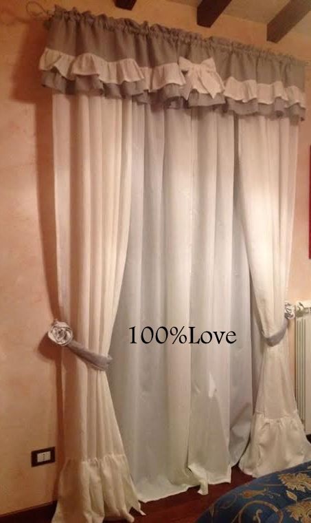 100%LOVE: Porta torte shabby Americana Home, Curtain Styles, Home Curtains, Diy Curtains, Curtain Designs, Country House Decor, Diy Pillows, Kitchen Curtains, Curtain Decor