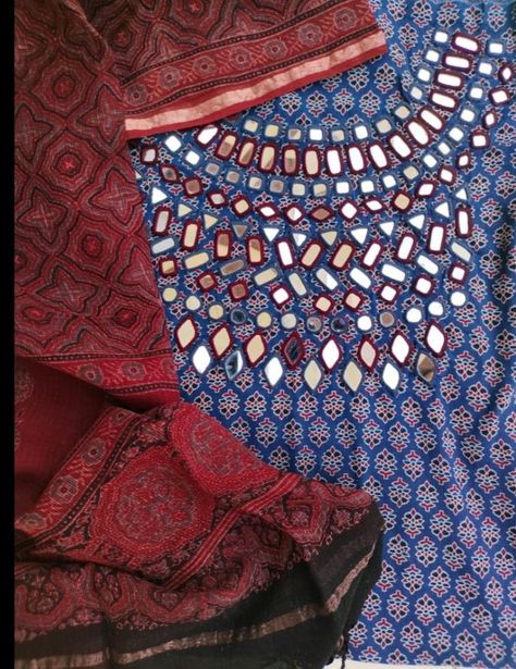 Mirror Work On Printed Kurti, Hand Work On Printed Kurti, Ajrak Print Blouse Design, Ajrakh Mirror Work Kurti, Embroidery On Ajrakh, Ajrak Print Kurti Designs, Mirror Work In Kurti, Mirror Work Neck Designs For Kurti, Mirar Work Kurti