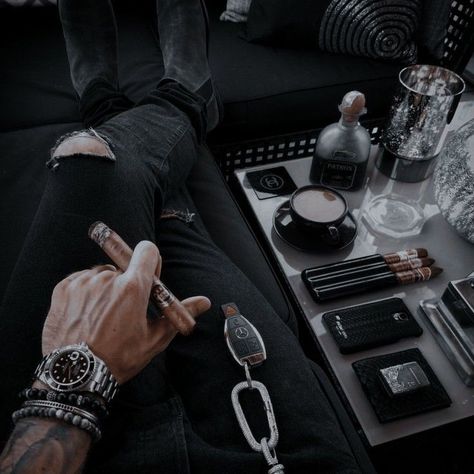 Wealthy Lifestyle Luxury, Mens Luxury Lifestyle, Luxury Lifestyle Aesthetic, Gentleman Aesthetic, Wealthy Lifestyle, Wealthy Men, Cigars And Whiskey, Rich Lifestyle, Phone Wallpaper For Men