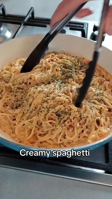 Best Spaghetti Sauce Recipes, Easy Meal For Family, Pasta Simple Easy, Dinner Ideas Not Pasta, Essay Dinner Recipes, Recipes For Dinner Big Family, Food Recipes With Noodles, Easy At Home Pasta Recipes, Tik Tok Viral Pasta