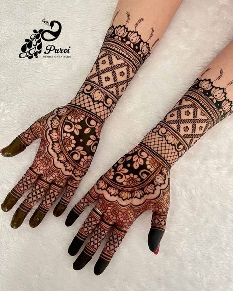 Wrist Mehendi Designs Simple, Front Full Hand Mehndi Designs Simple, Mehandi Design Full Hand, Bridesmaid Mehendi, Half Hand Mehndi Design, 2023 Mehndi, Wedding Mehndi Design, Mehndi Design Back Hand, Full Hand Mehndi Design