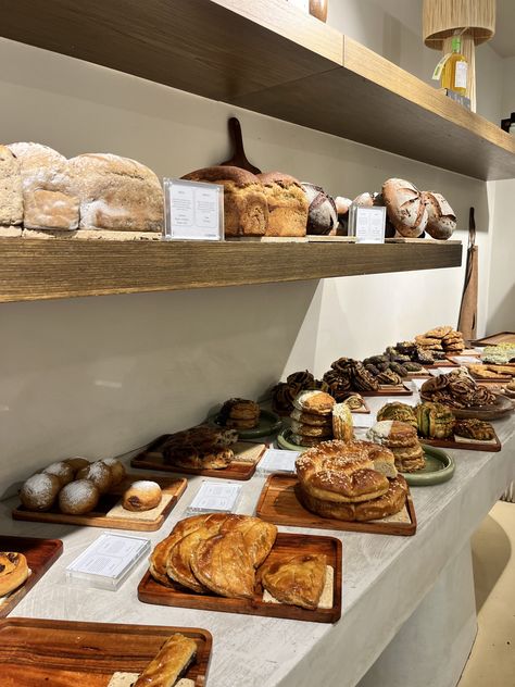 Bakery In Paris, Gluten Free Sandwiches, Gluten Allergy, Paris Food, Gluten Free Restaurants, Gluten Free Menu, Gluten Free Bakery, Parisian Life, Bread Mix