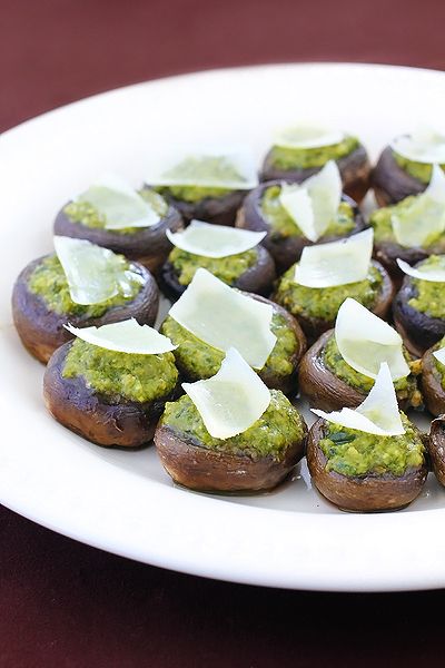 Easy Pesto Stuffed Mushrooms -- the perfect quick appetizer that everyone always loves!! | gimmesomeoven.com Pesto Mushrooms, Gimme Some Oven, Toasted Pine Nuts, Mushroom Recipes, Finger Food, Appetizers Easy, Appetizer Snacks, Finger Foods, Quinoa