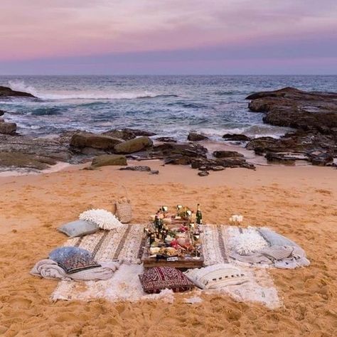 Romantic Beach Picnic, Hamptons Beach, Salford City, Photos Bff, Hampton Beach, Jamaica Vacation, Beach Pink, Beach At Night, Photo Summer