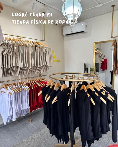 Este post es un agradecimiento a mi primera máquina de coser 💘 #coser #costura #costurar #tiendaderopa #emprender Boutique Shop Interior, August 19, Shop Interior, Boutique Shop, Clothing Store, Online Business, Layout, Boutique, On Instagram