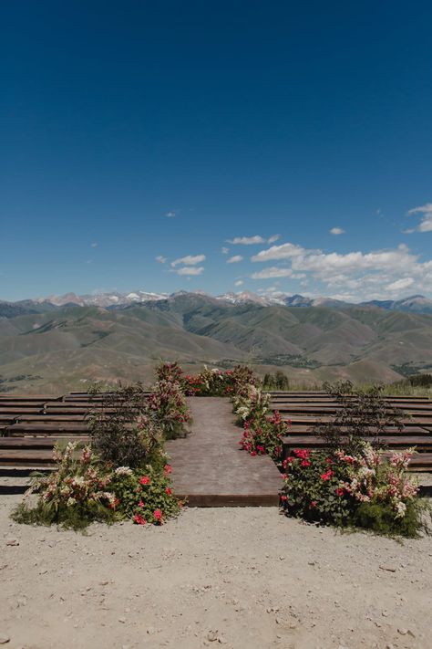 Pink And Plum Wedding, Mountain Chic Wedding, Olive Tree Wedding, Engagement Rings Color, Stone Balcony, Wedding Ceremony Arbor, Ceremony Entrance, Wedding Destination Ideas, Wedding Ranch