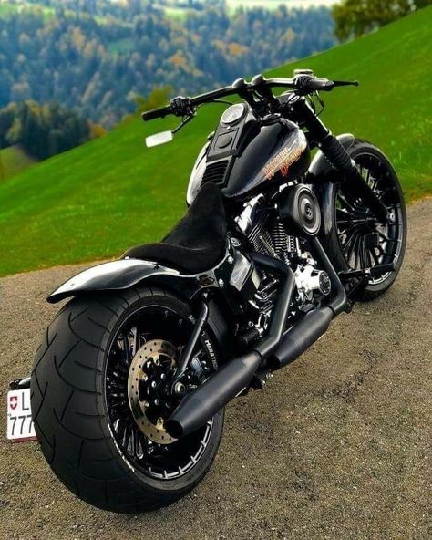 Hd 883 Iron, Motocykle Harley Davidson, Harley Davidson Breakout, Hd Motorcycles, Custom Street Bikes, Bobber Bikes, Futuristic Motorcycle, Harley Davidson Chopper, Chopper Bike