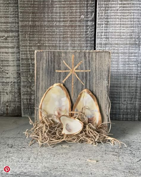 Shell Nativity Scene, Oyster Shell Nativity, Shell Nativity, Holy Family Art, Oyster Christmas, Oyster Shells Decor, Nativity Art, Seashell Christmas Ornaments, Beach Christmas Decorations