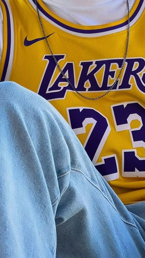 Lakers Aesthetic, Lakers Outfit, Fake Photo Short Hair, Vibes Outfit, Bola Basket, Cool Gifts For Teens, Basketball Clothes, Nike Jersey, 90s Fashion Outfits