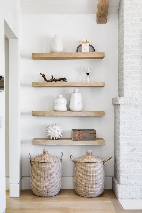 Float Shelf, Shelf Inspiration, Reclaimed Wood Floating Shelves, Floating Shelves Living Room, Interior Design Per La Casa, Modern Shelf, Oak Shelves, Floating Shelves Diy, Wood Floating Shelves