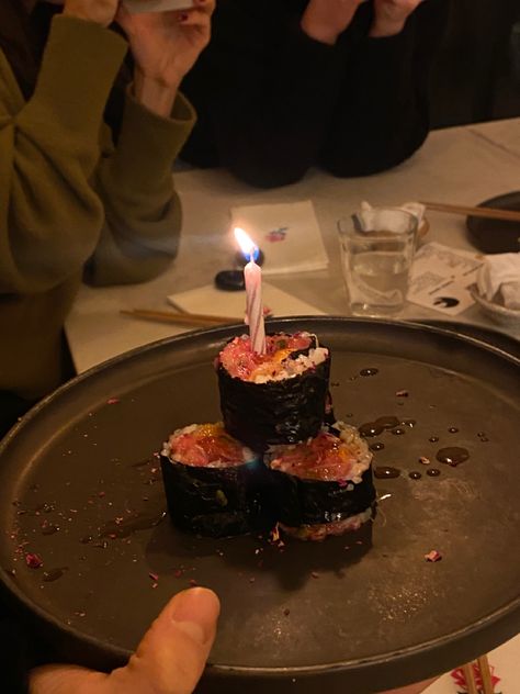 sushi, candle, birthday, happy, dark, low exposure, celebrate, friends, food, rice, fish, omakase, japanese food Sushi Gift Ideas, Omakase Aesthetic, Sushi Birthday Party Ideas, Sushi Dinner Aesthetic, Sushi Cake Birthday, Sushi Birthday Cake, Birthday Sushi, Pic Birthday, Sushi Store