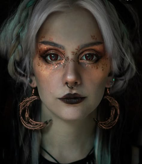 Witch Makeup Halloween, Pagan Makeup, Goblin Aesthetic, Witchy Makeup, Halloween Makeup Witch, Drag Make-up, Creepy Halloween Makeup, Witch Makeup, Airbrush App